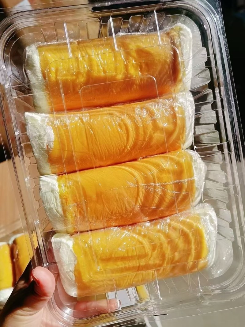 奶油蛋糕卷，一盒4卷，一箱12盒