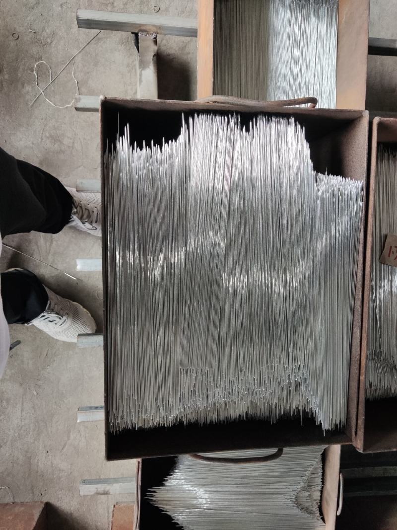 烧烤用具，可以订做不同型号，铁圆签，使用简单，结实耐用。