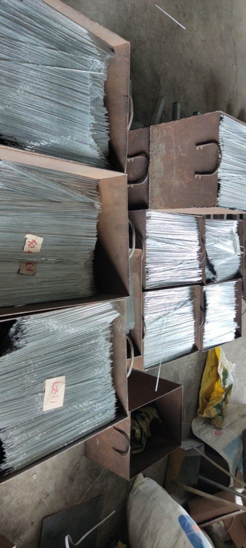 烧烤用具，可以订做不同型号，铁圆签，使用简单，结实耐用。