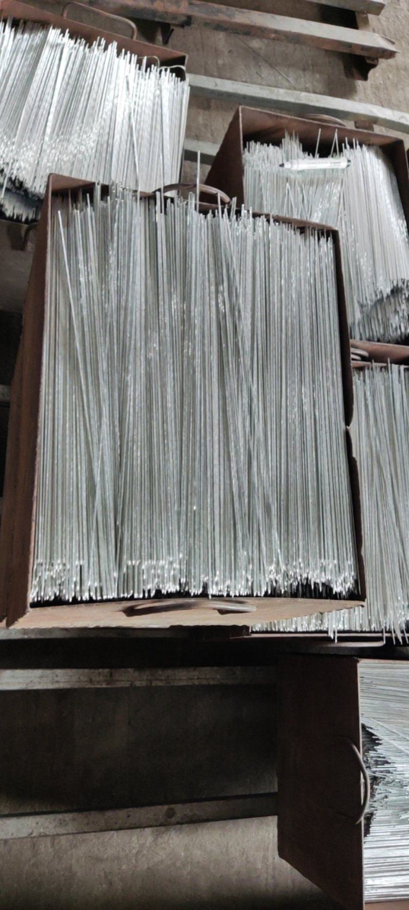 烧烤用具，可以订做不同型号，铁圆签，使用简单，结实耐用。