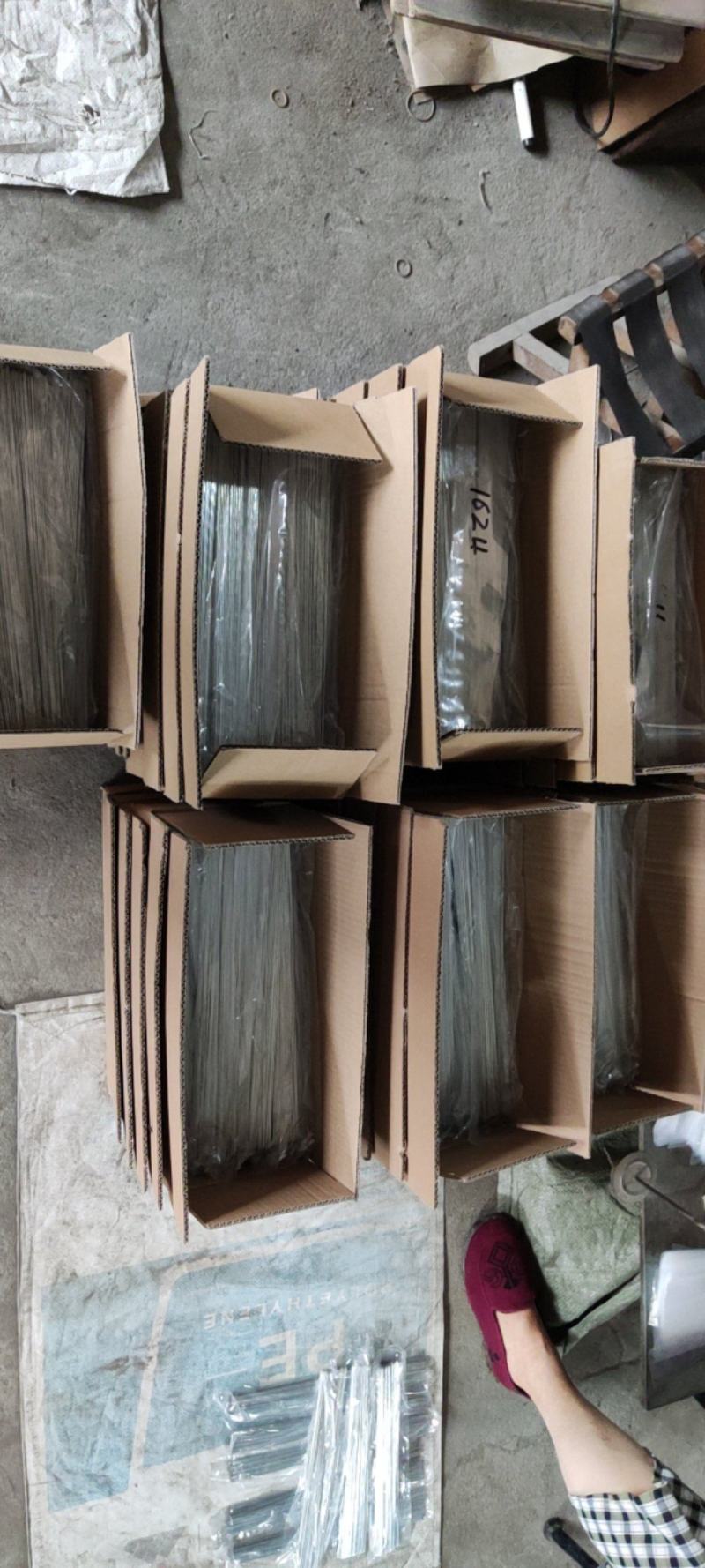烧烤用具，可以订做不同型号，铁圆签，使用简单，结实耐用。