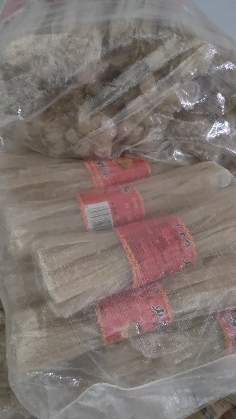 精制粉条，营养健康，自然晾晒，风味独特。