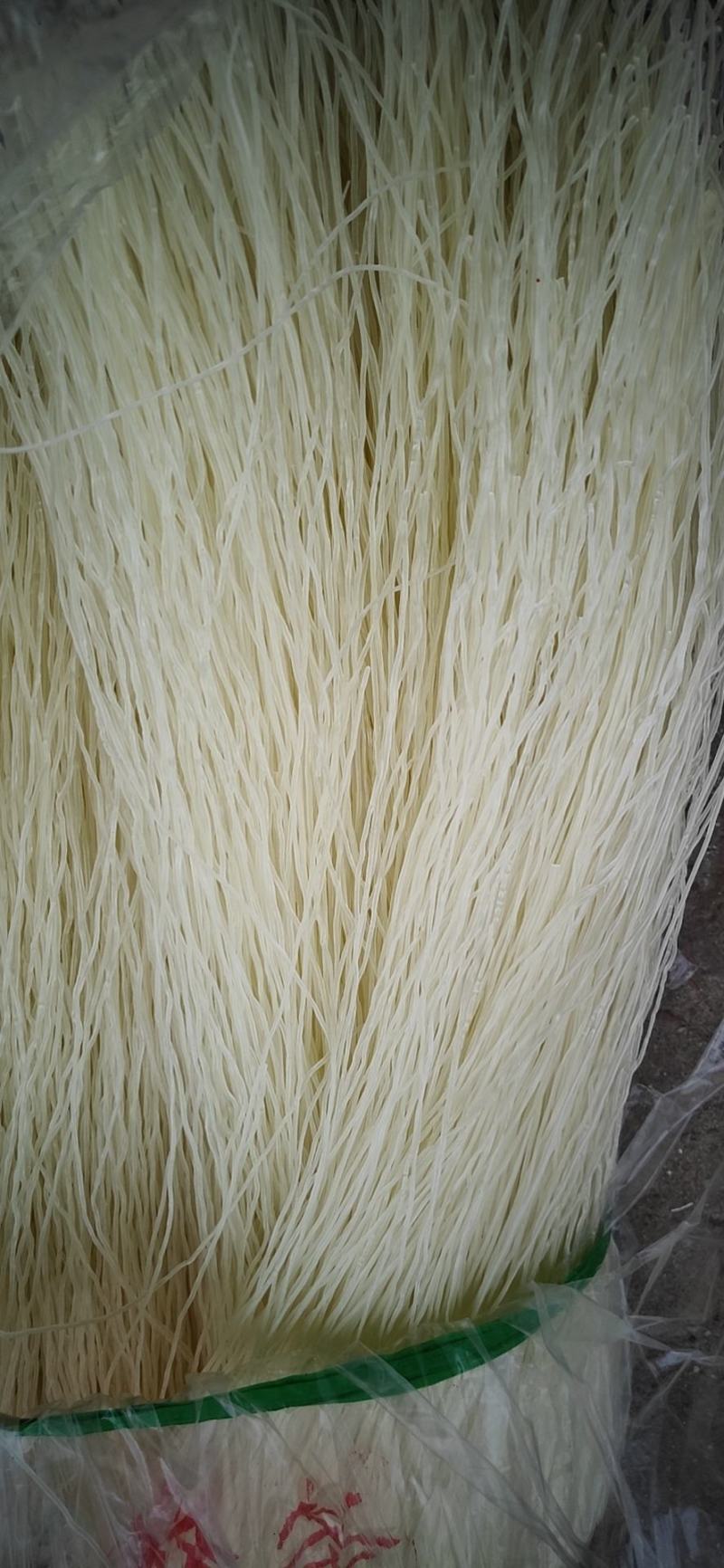 精制粉条，营养健康，自然晾晒，风味独特。