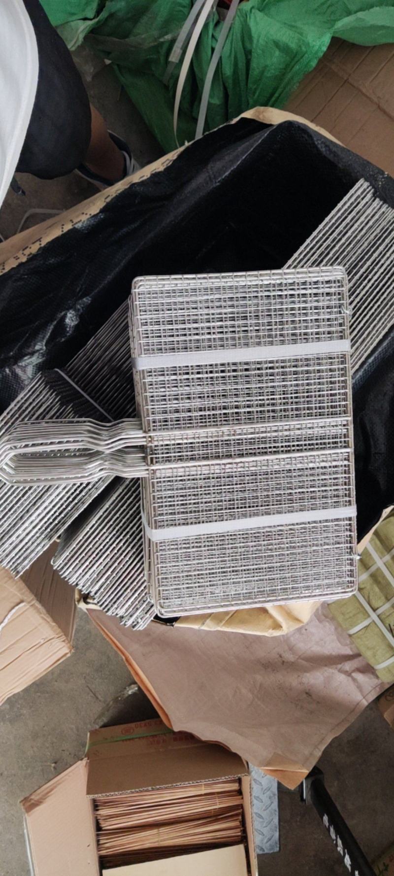 不锈钢烧烤用具，烧烤夹，小方格型号，结实耐用，做工好。