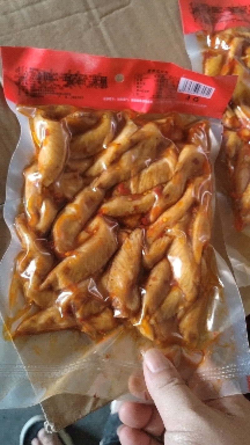 鸡尖【五香】【麻辣】两种口味，厂家供应，开袋即食。