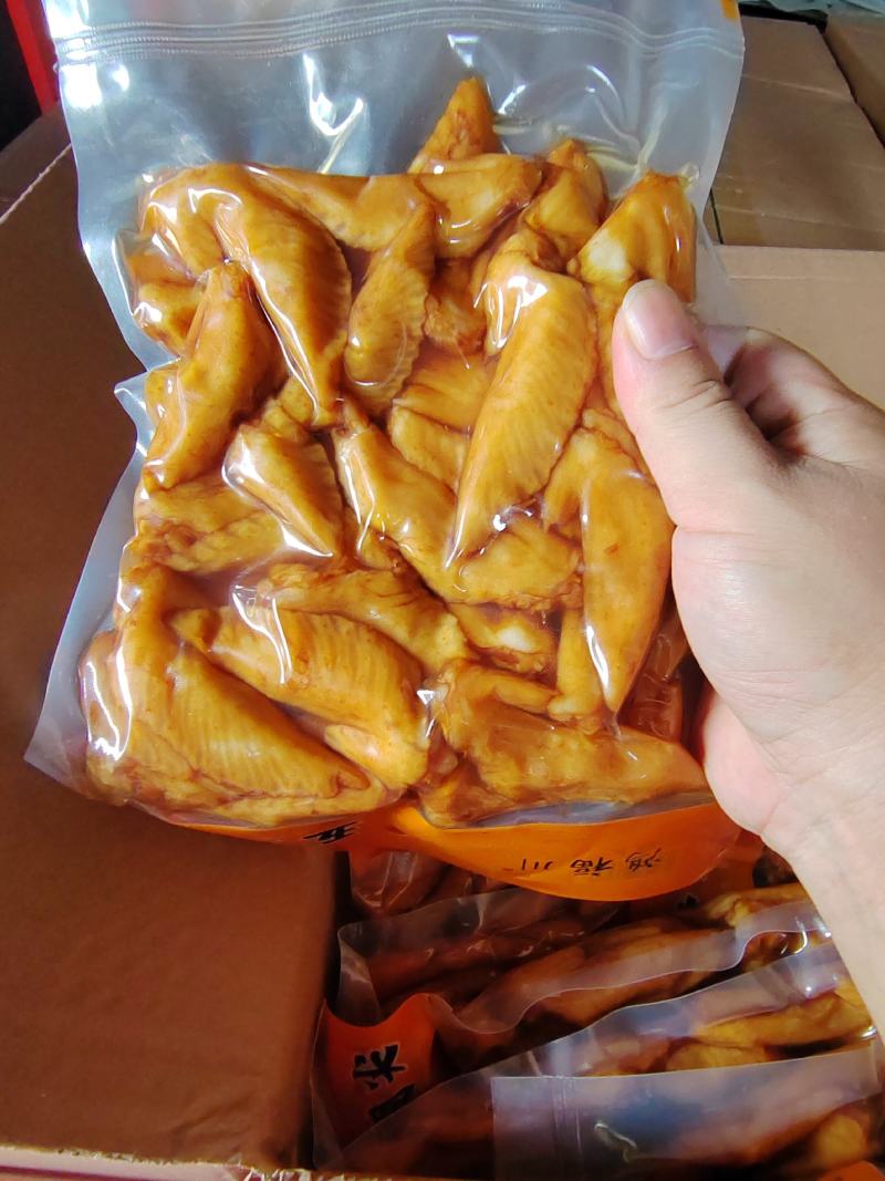 鸡尖【五香】【麻辣】两种口味，厂家供应，开袋即食。