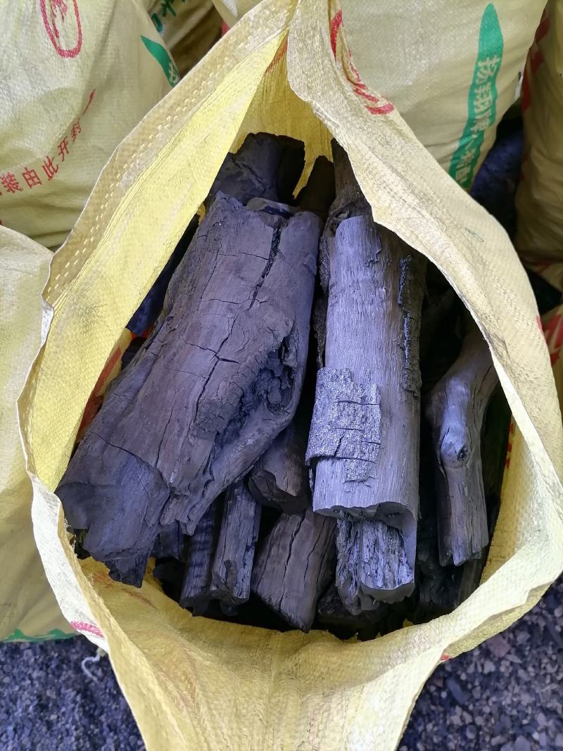 荔枝果木炭，农户土窑烧制，圈包乱包装，