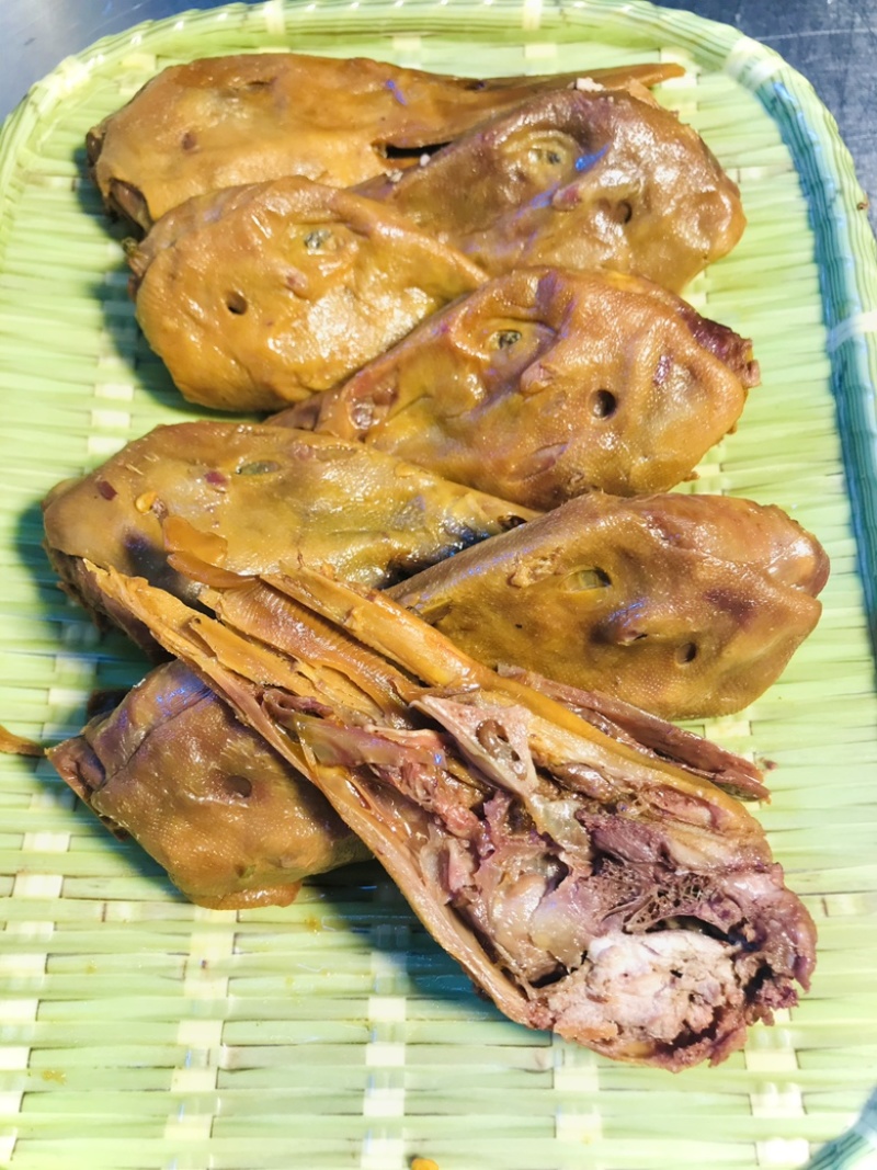 卤熟干锅鸭头#店铺还有干锅酱搭配