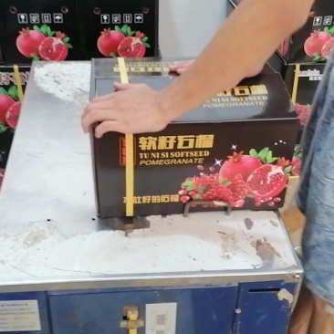 软籽石榴大量上市，货源充足