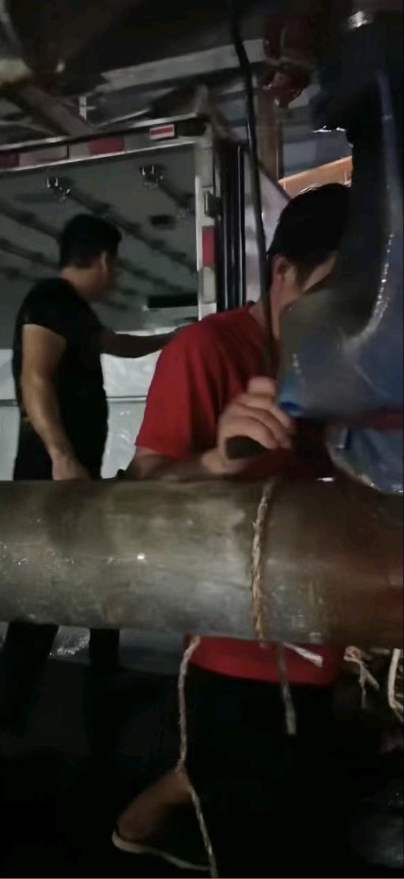 供应冰块，碎冰，冰瓶长年供应，厂家发货，货源充足电联