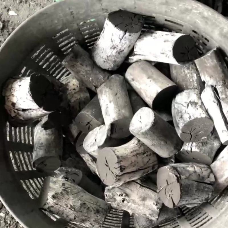 白炭：烧烤，烤肉，煮茶，取暖，（不炸火，无烟，温度高等）