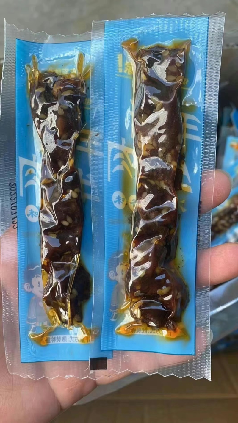 手撕牛肉两种口味，麻辣，五香一件20斤