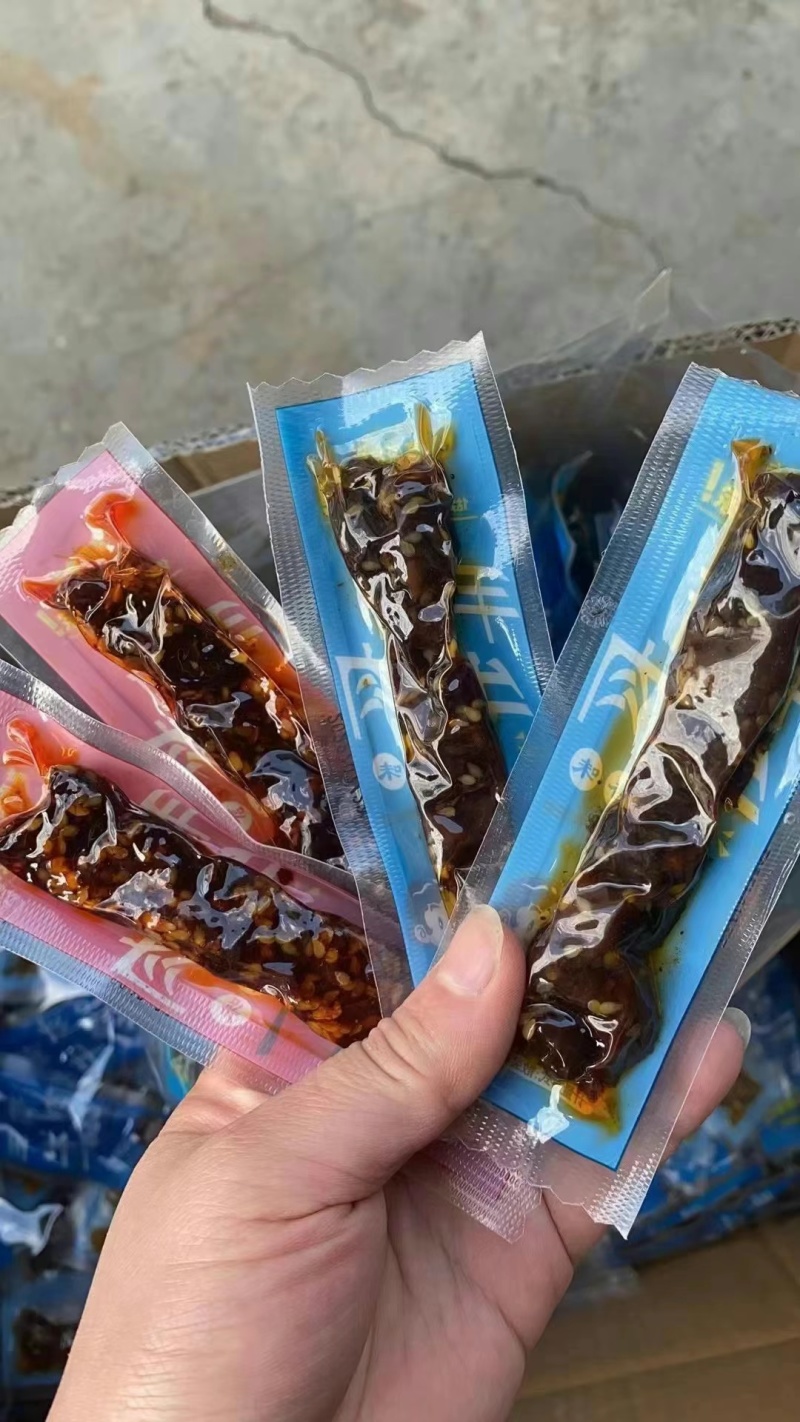手撕牛肉两种口味，麻辣，五香一件20斤