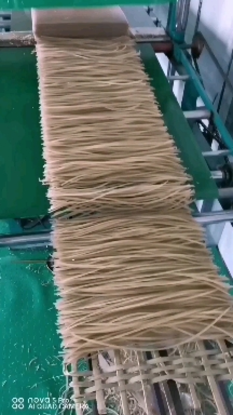 源头厂家广西凌云县新鲜花心薯加工红薯粉条顺滑透亮