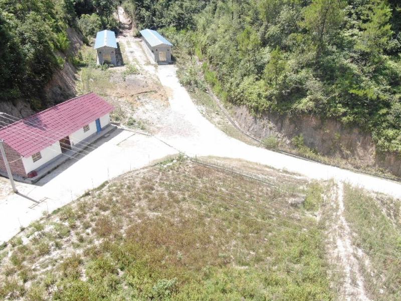 20亩九成新交通便利养殖基地待租。