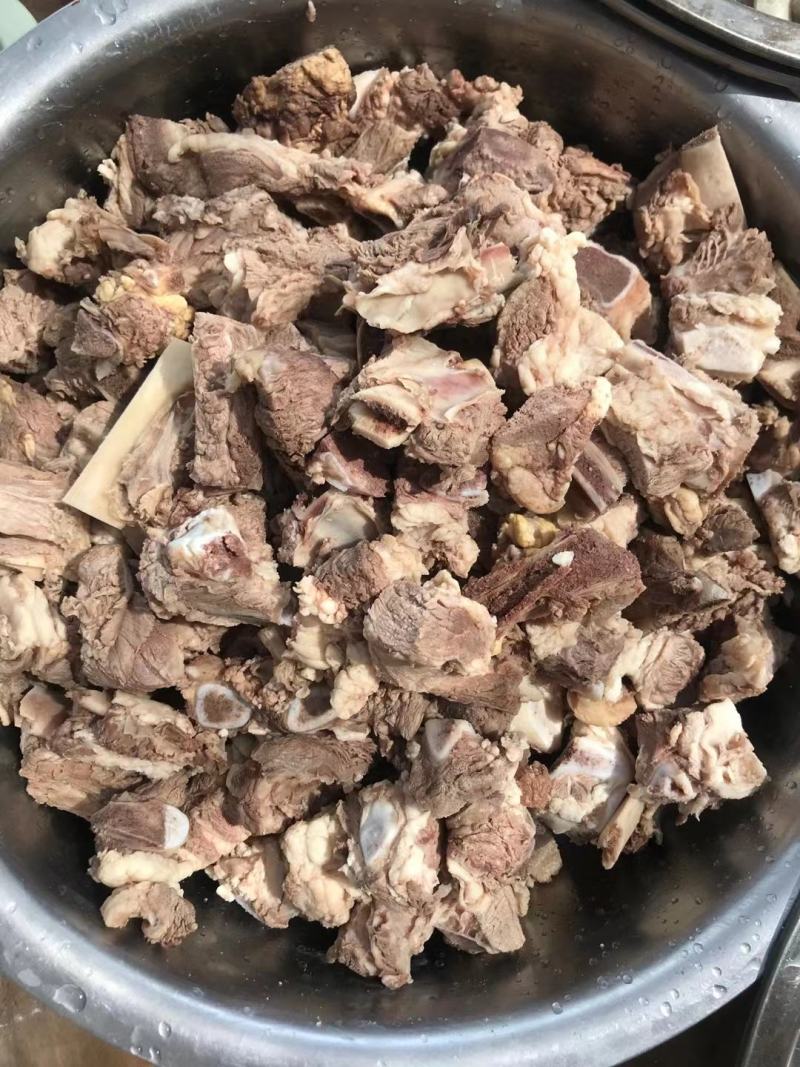 牛短排多肉牛短排，适合卤炖，红烧，爆炒等。肉多口感好。