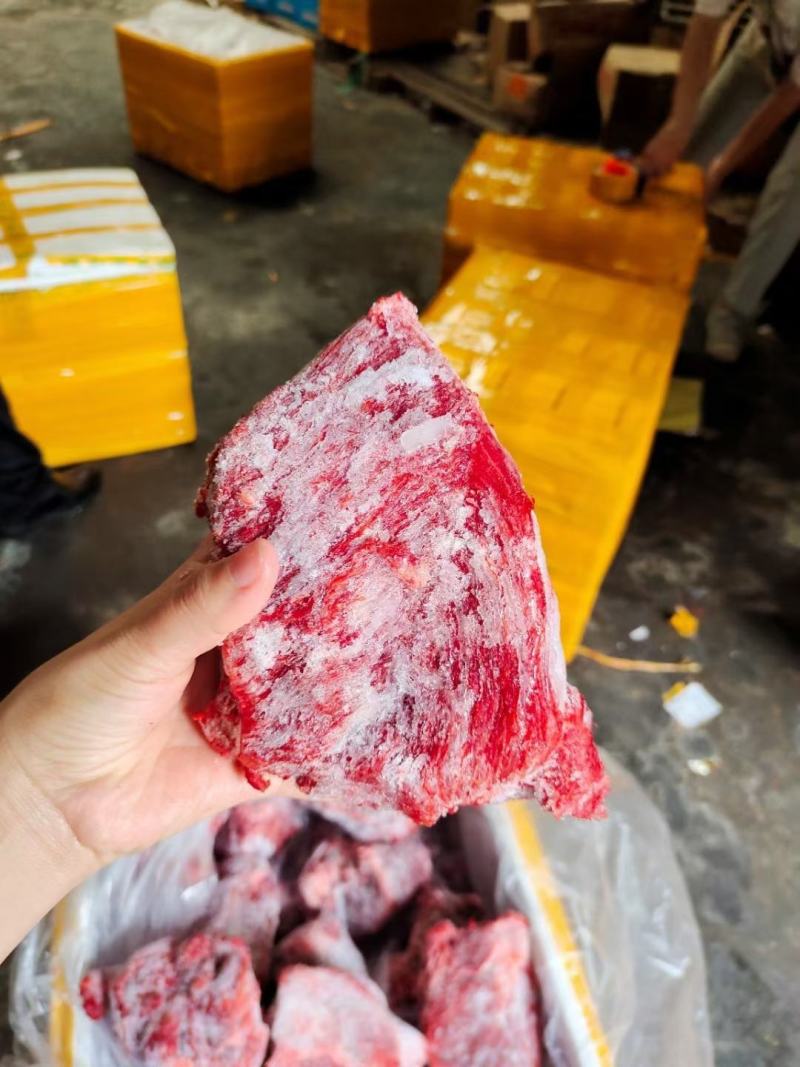 块子肉带筋。牛肉味道。适合卤菜店摆地摊开展销会畅销产品。