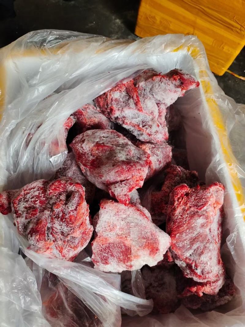 块子肉带筋。牛肉味道。适合卤菜店摆地摊开展销会畅销产品。