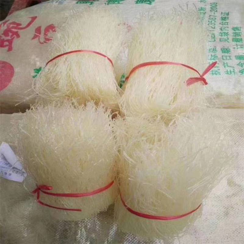 碗豆粉丝一件50个，一个净重0.42左右