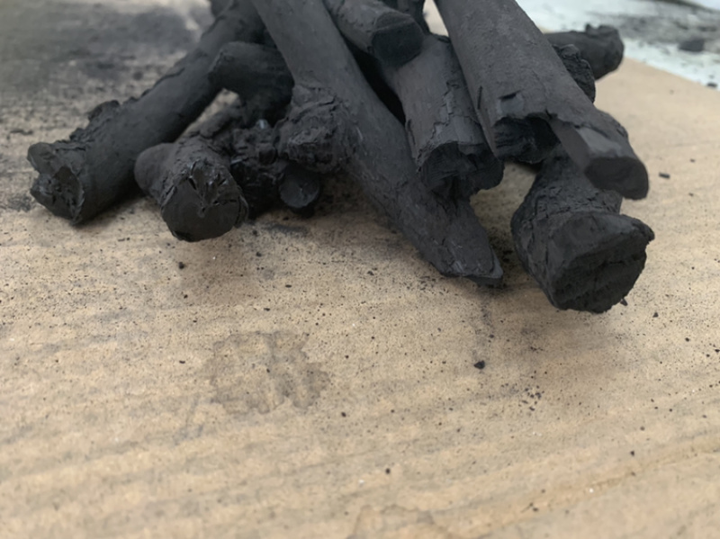 各种工业炭、烧烤炭、取暖炭、炭球，炭粉