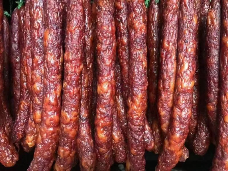 五花腊肉，纯肉香肠，精品腊排骨，二刀腊肉等，各种腊制品