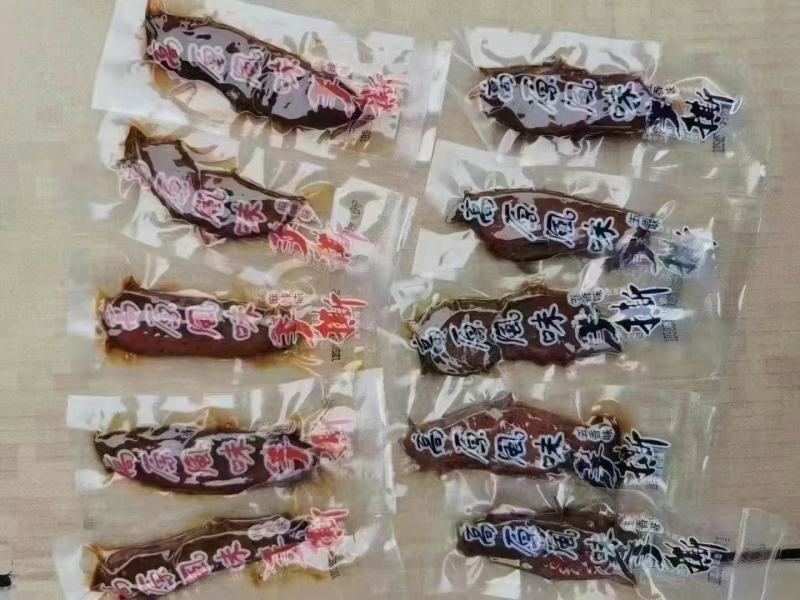 厂家批发高原风味手撕牛肉干散装地摊休闲零食干鸭肉小包