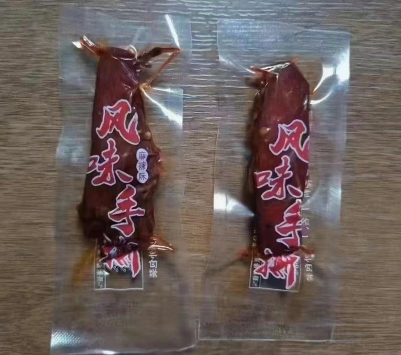 厂家批发高原风味手撕牛肉干散装地摊休闲零食干鸭肉小包