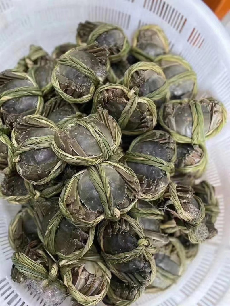 江苏兴精品大闸蟹，包活包肥，产地发货，价格优美质量有保证