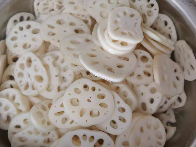 莲藕与其他蔬菜搭配的健康菜肴