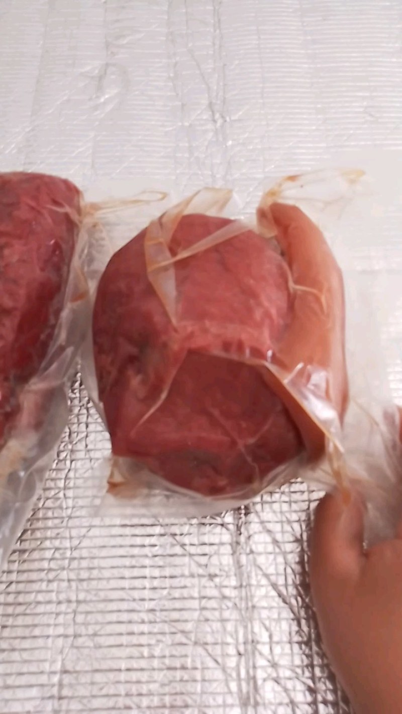 精品带皮熟马肉一手货源，量大从优，诚信经营，全国发