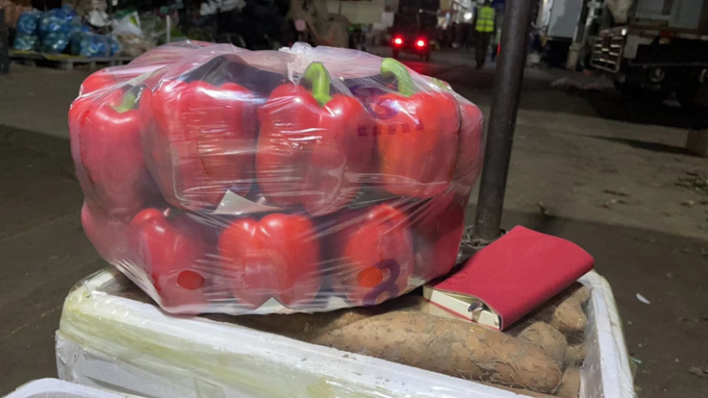 大量供应精品红椒彩椒，自然红，一手货源，颜色鲜