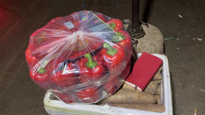 大量供应精品红椒彩椒，自然红，一手货源，颜色鲜