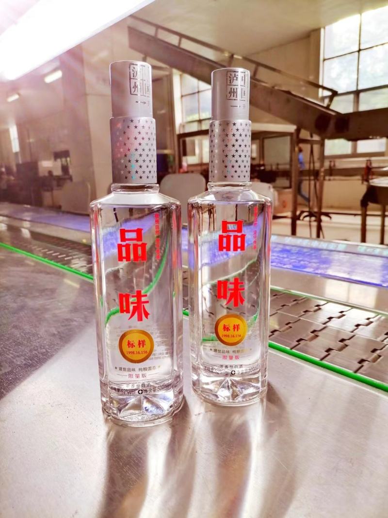 泸州散酒，送瓶子盒子等包材。品质口感好，全国包邮。