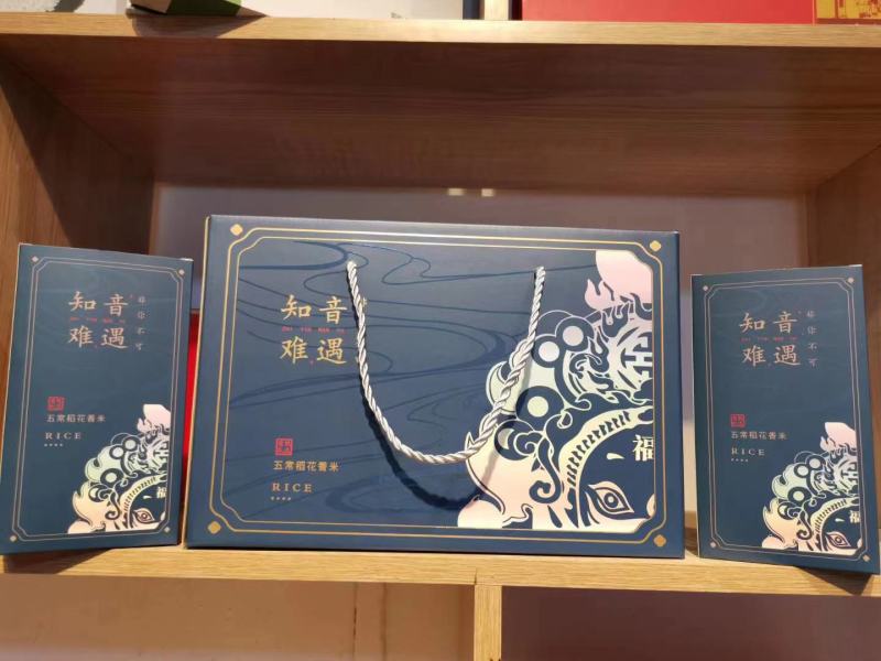 礼盒产品，一件代发。公司采购，大米品种质量可供选择。大米