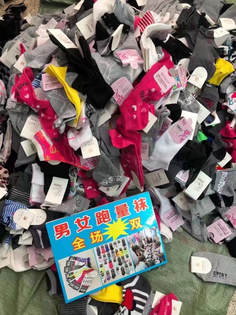 地摊袜子跑量袜子男女中筒袜子10元6双地摊乡镇夜市热销