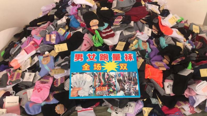 地摊袜子跑量袜子男女中筒袜子10元6双地摊乡镇夜市热销
