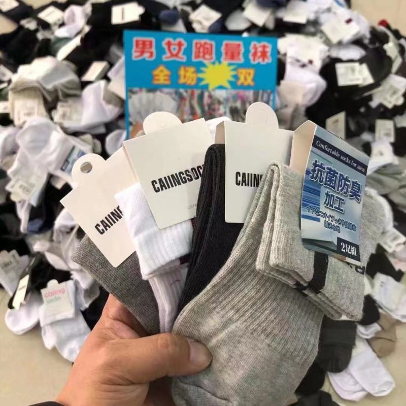 地摊袜子跑量袜子男女中筒袜子10元6双地摊乡镇夜市热销