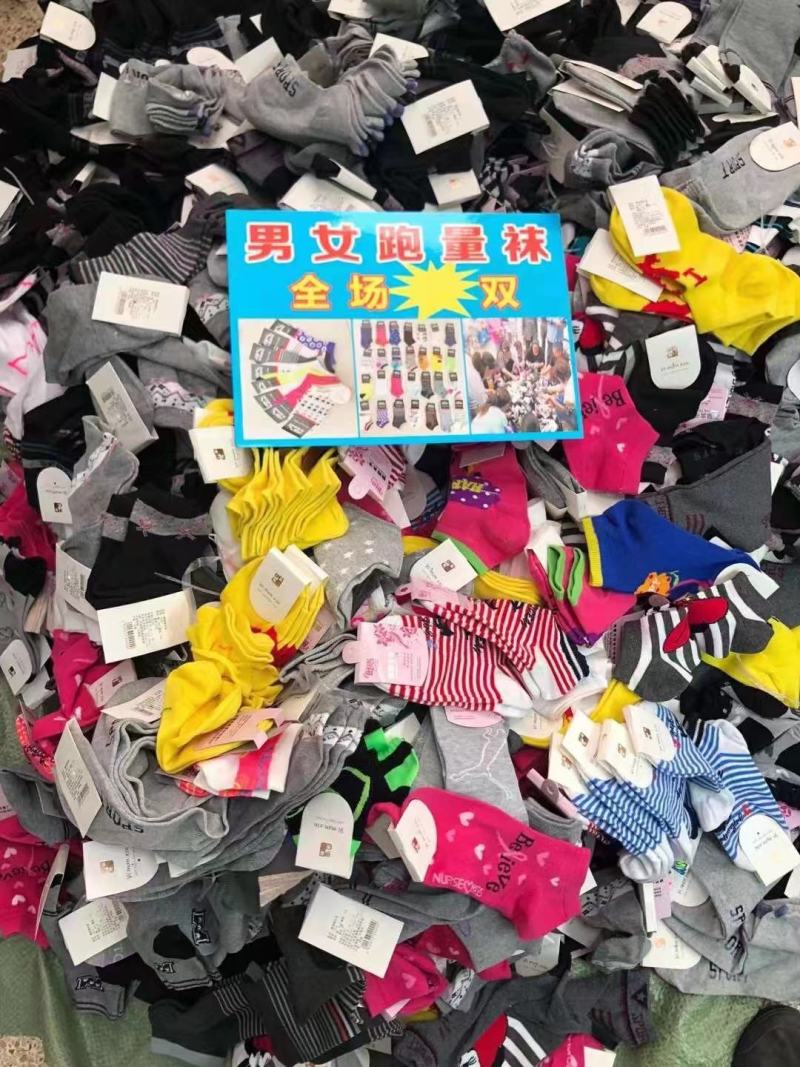 地摊袜子跑量袜子男女中筒袜子10元6双地摊乡镇夜市热销