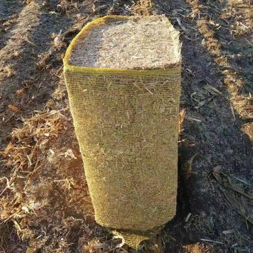 玉米秸秆小方包，无土无尘，牛马羊饲料，质量保障，量大优惠