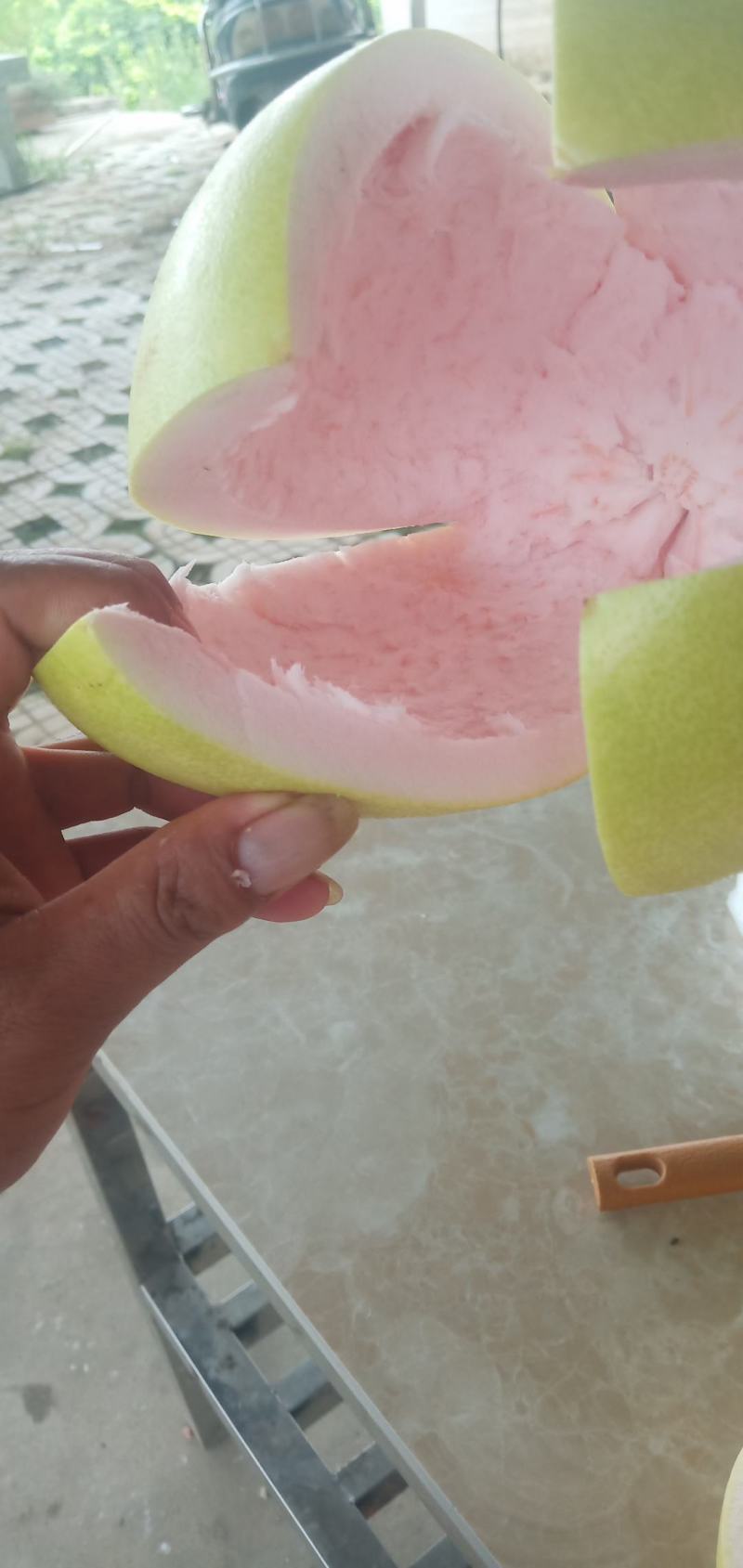 象州三红蜜柚红心柚上市了皮薄，水分够。甜度好