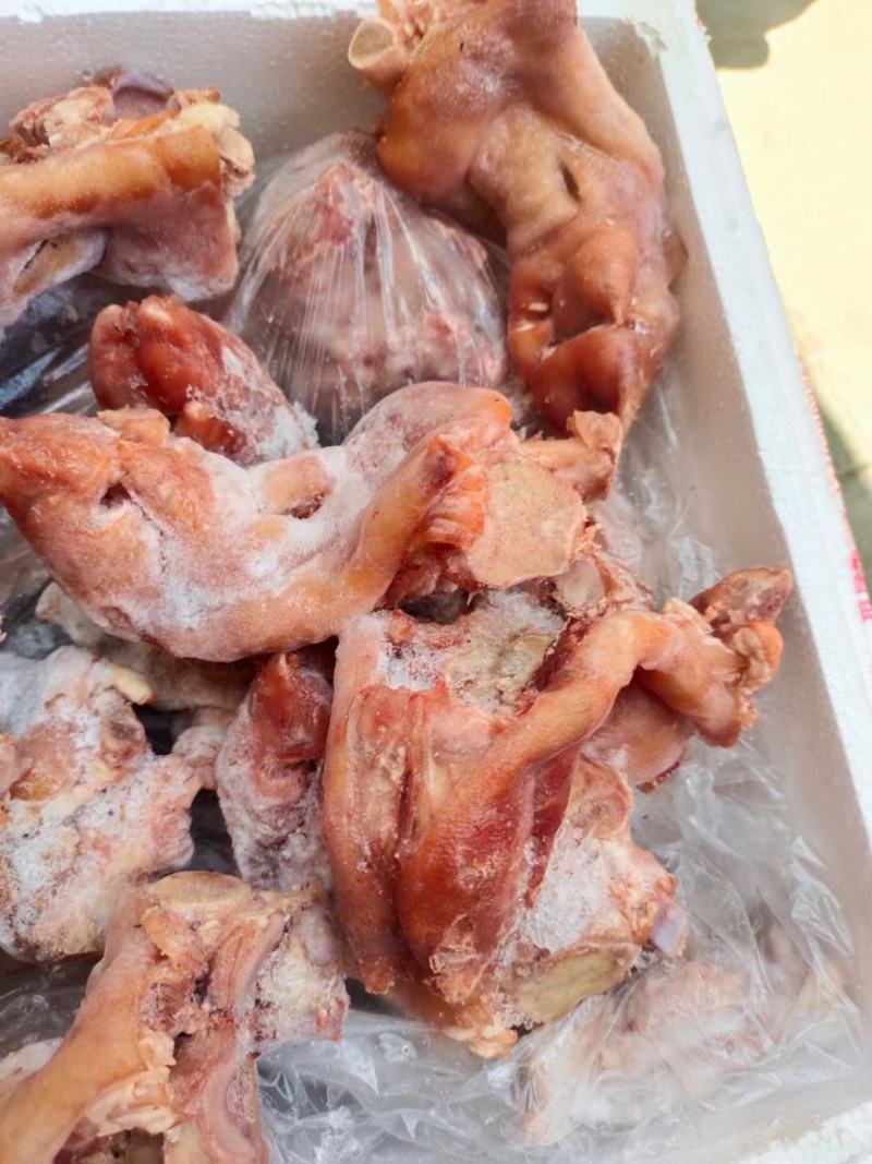 无骨卤猪脚，一件20斤，烤着吃，红烧，凉拌都可以。