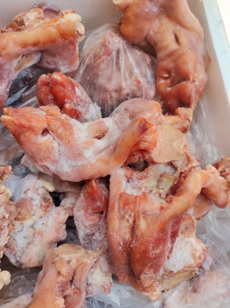 无骨卤猪脚，一件20斤，烤着吃，红烧，凉拌都可以。