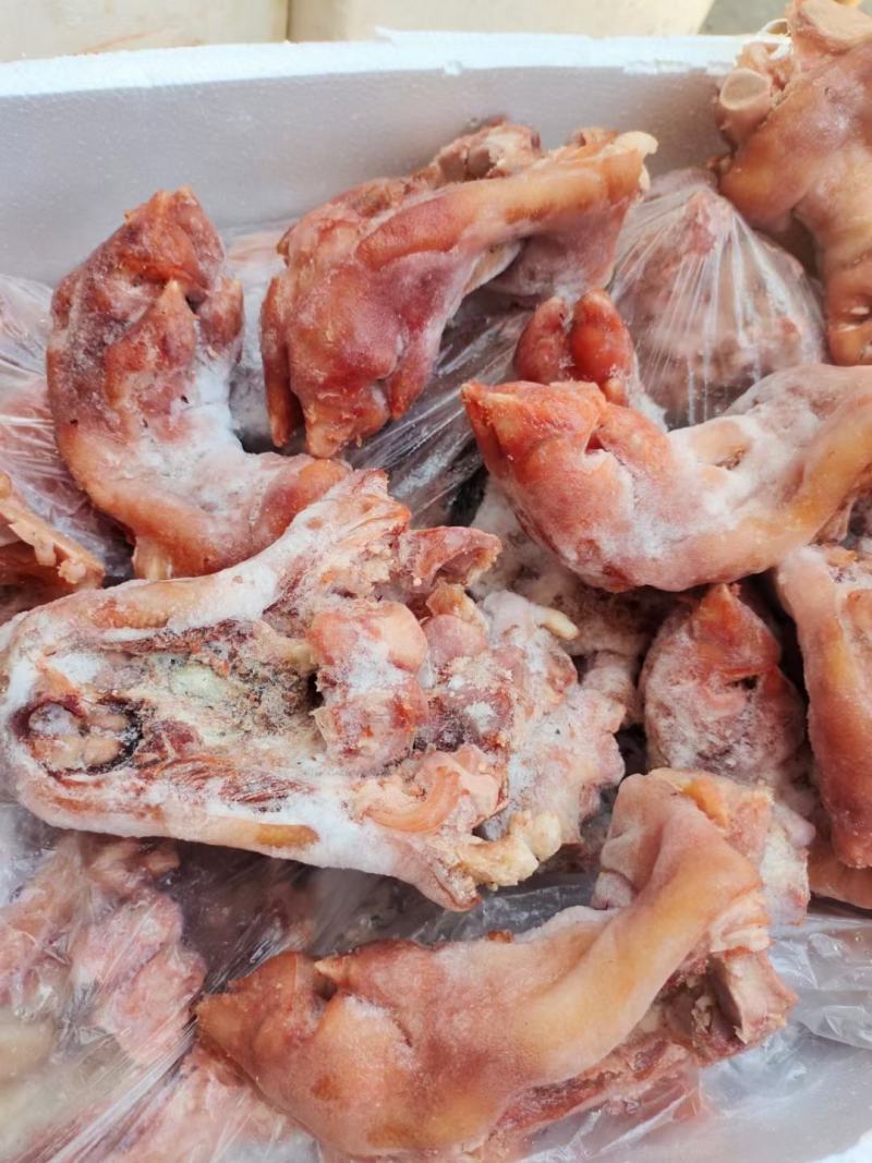 无骨卤猪脚，一件20斤，烤着吃，红烧，凉拌都可以。