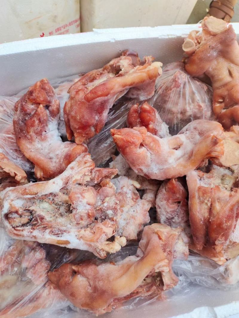 无骨卤猪脚，一件20斤，烤着吃，红烧，凉拌都可以。