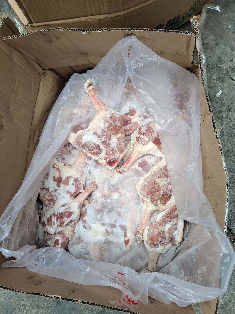 冰鲜鸭腿，规格齐全。一件2O斤，摆地摊开展销会畅销产品。