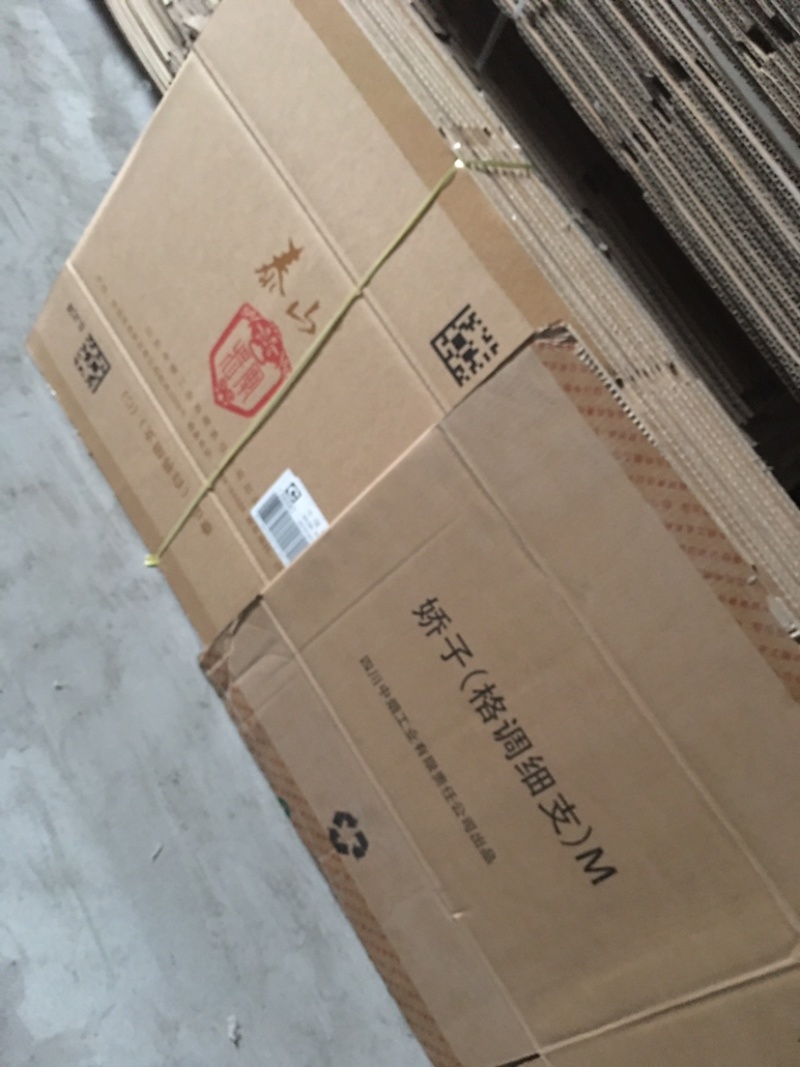 我处常年大批量收售各种烟箱（泰山，利群，黄鹤楼）