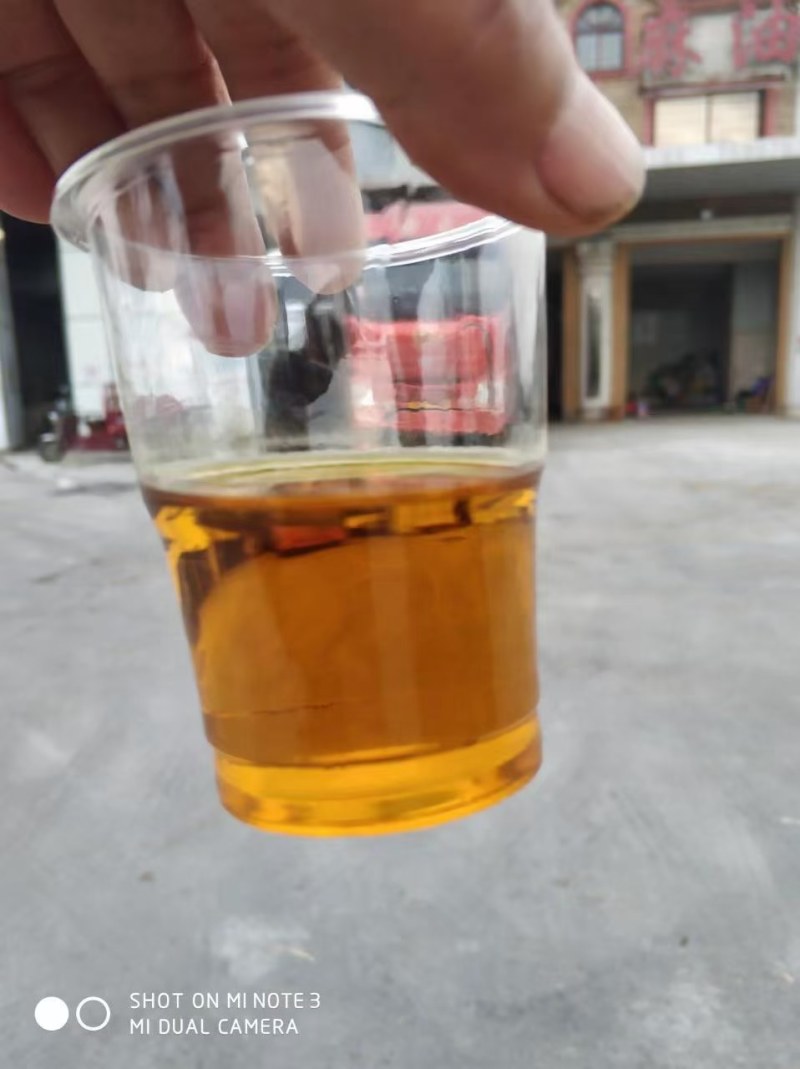 湖北本地菜籽，出油率高，油色金黄，香味浓郁，水分干。