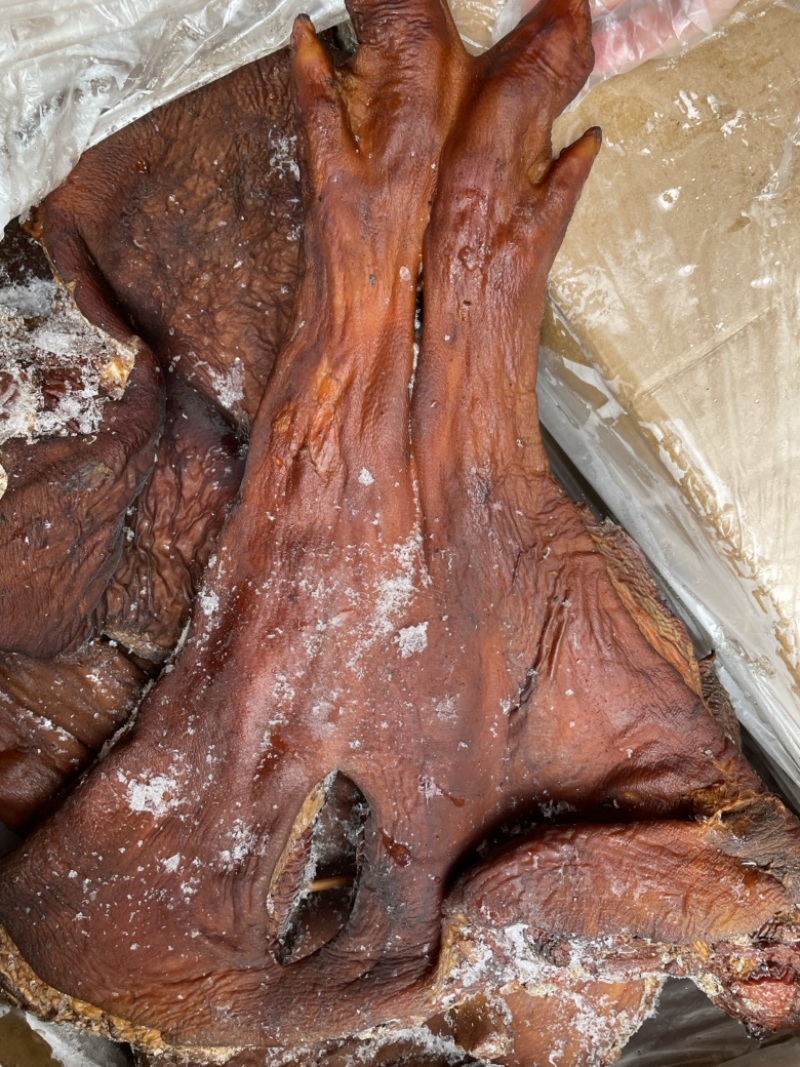 烟熏对开腊猪蹄（腊肉香肠源头工厂一手货源量大从优）