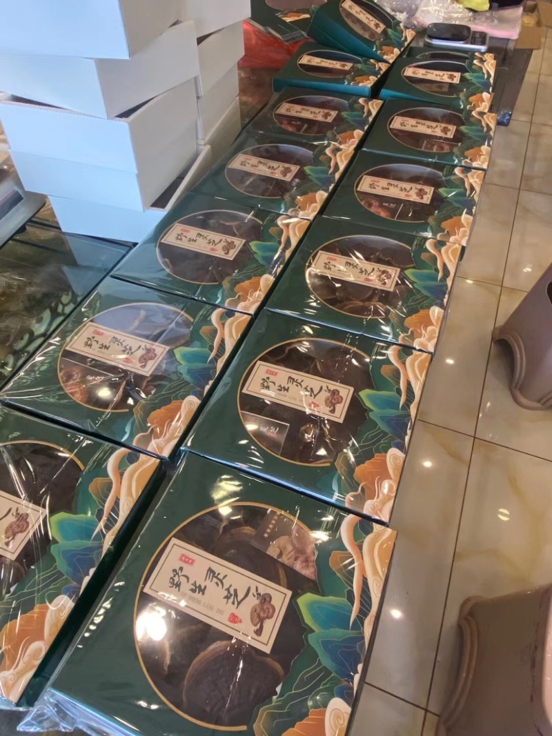 批发品质长白山金边赤灵芝，天花板灵芝孢子粉，每盒300克