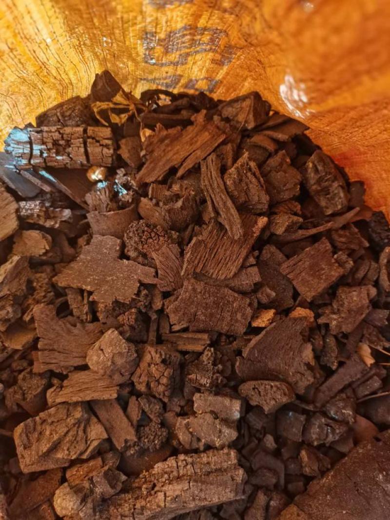 荔枝木炭碎，炭皮炭沫有合适的老板可以联系